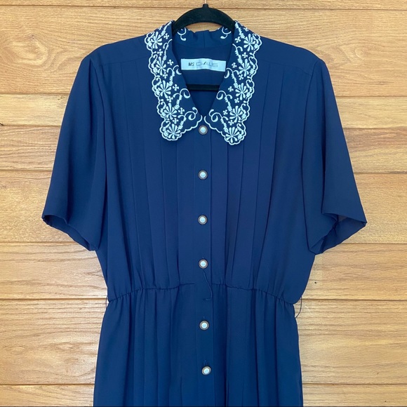 Vintage grannycore navy button up pleated dress - Picture 2 of 6